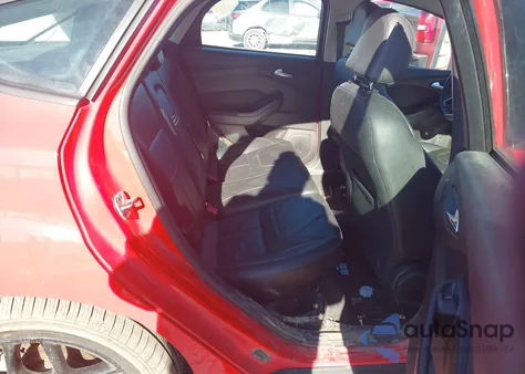 2016 Ford Focus Se z USA, uszkodzony, nr VIN 1FADP3K29GL319117